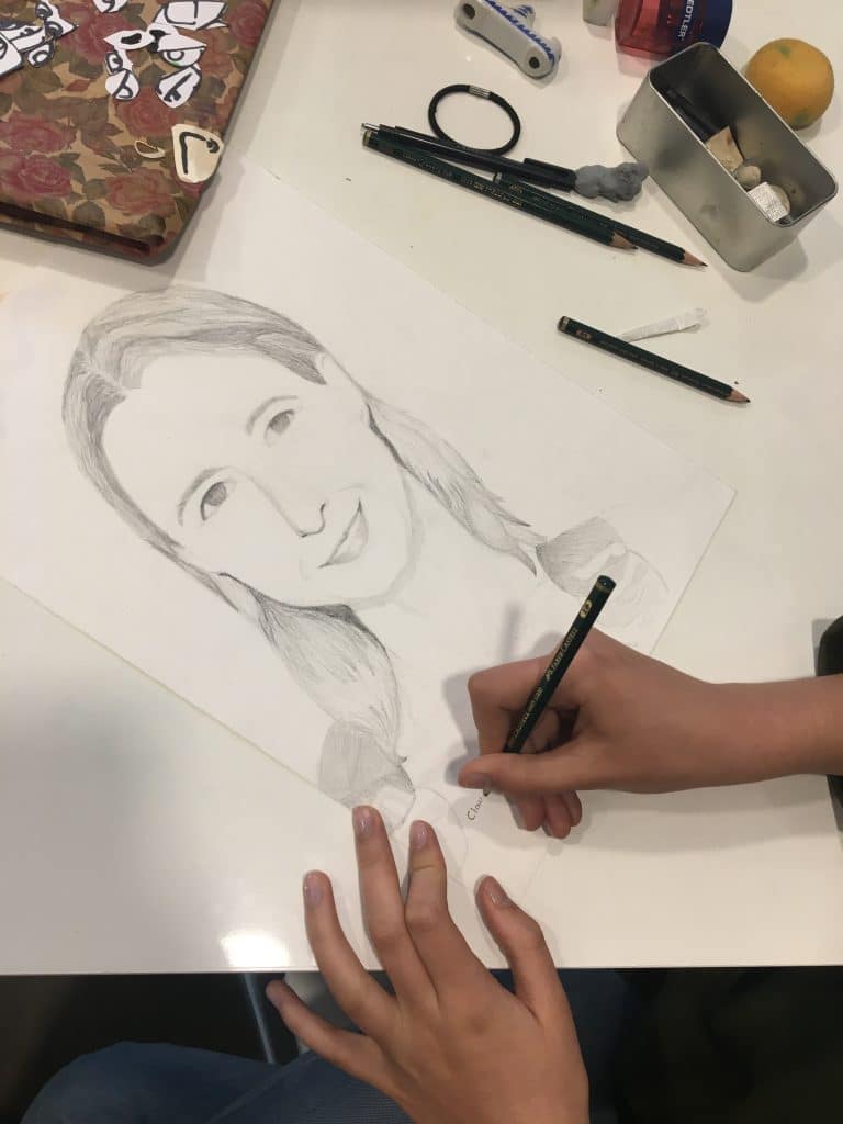 Fotos de nuestros estudiantes trabajando en el estudio