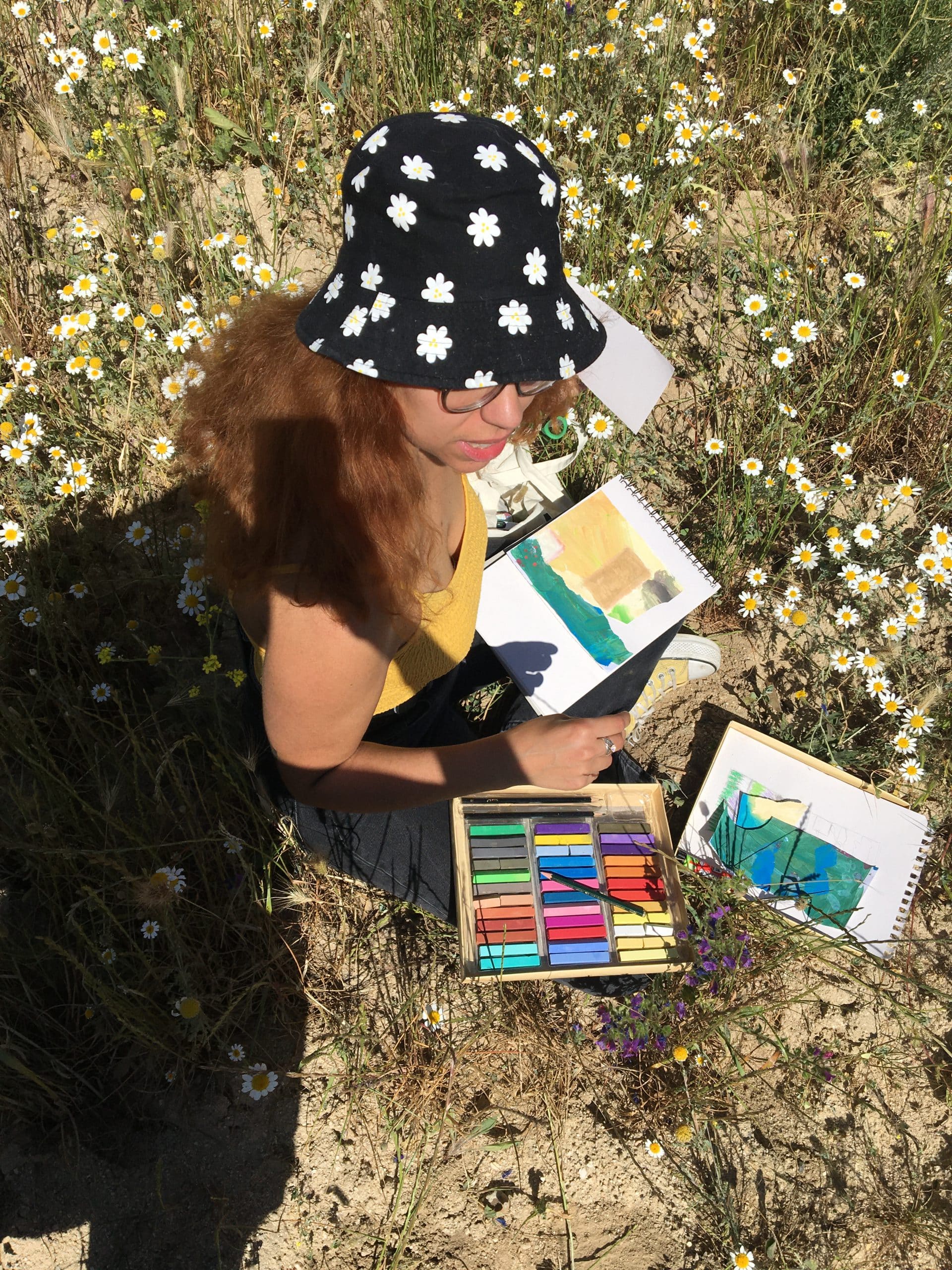 Imagen de una estudiante en un taller al aire libre en Majadahonda 2