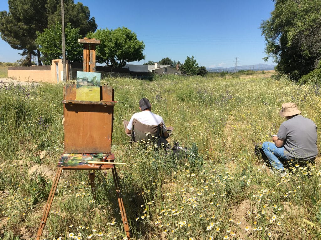 Imagen de unos estudiantes en un taller al aire libre en Majadahonda